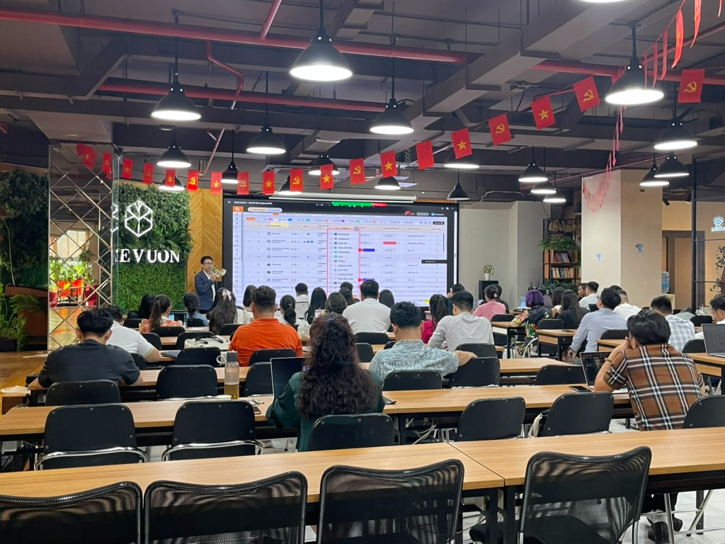 Ảnh 3: CEO Biglead tham gia làm diễn giả tại khoá học của Vinalink